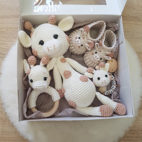 Geschenkset zur Geburt | Schnullerkette mit Namen,Greifring ,Häkeltier Giraffe,Babyhäkelschuhe