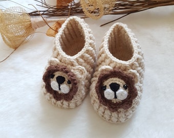 Newborn Schuhe gehäkelt mit Löwe  | Babyschuhe 0-6 Monate