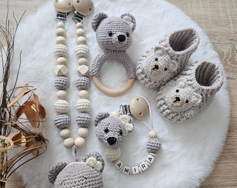 Babygeschenke Set| Schnullerkette|Kinderwagenkette|Greifring|Babyschuhe Bär|personalisiert