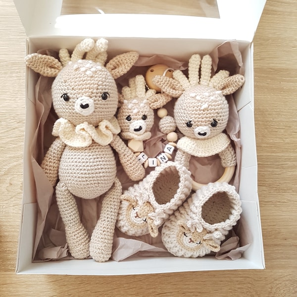 Geschenkset zur Geburt | Schnullerkette mit Namen,Greifring ,Häkeltier Rehkitz,Babyhäkelschuhe