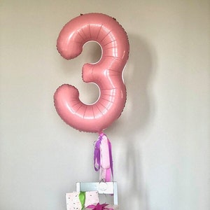 Geburtstagsballon Zahl 3 mit Helium befüllt in Deiner Wunschfarbe
