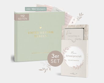 Op de afbeelding: Een driedelige set met een saliegroen notitieboek met gouden letters met de tekst "UNTER MEINEM HERZEN" en een hartsymbool. De set bevat mijlpaalkaarten en stickers. Het notitieboek heeft 112 pagina's.