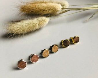 Da € 9,80. Orecchini a bottone, orecchini a bottone, dischi di legno. Orecchini in legno. Eucalipto. Noce. Oro, argento, rame, bronzo. Piccoli. Idea regalo per donna.