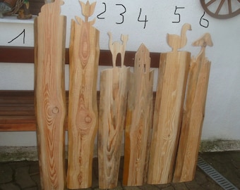 Decorative fence approx. 1.40 m high and approx. 1.30 m wide. Made of larch.