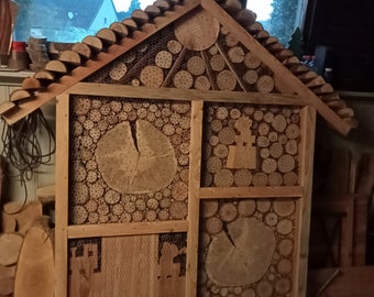 INSECT HOTEL LARCH. 1.80 cm by 1.40 cm by 13 cm.