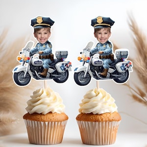 警察カスタムカップケーキトッパー、パーソナライズされた警察写真トッパー、印刷可能な警察パーティーデコレーション、ユニークな警察誕生日パーティーの記念品