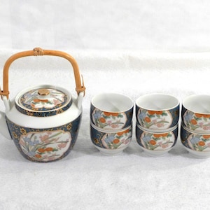 Imari Japanese Teapot with Bamboo Handle and 6 Matching Cups