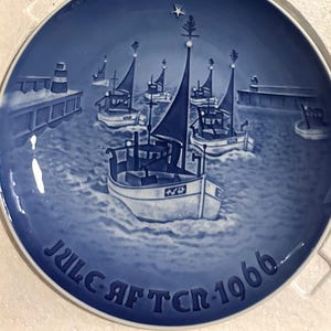 Vintage Bing & Grøndahl 1966 Christmas Plate | Hjem til Jul | Danish Porcelain | Original Boxes
