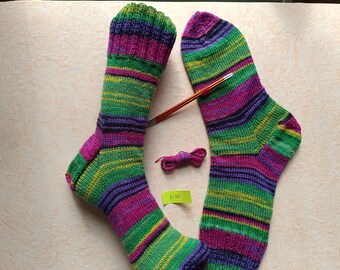 Wollsocken handgestrickte Socken Gr 43, bunt, lila-grün