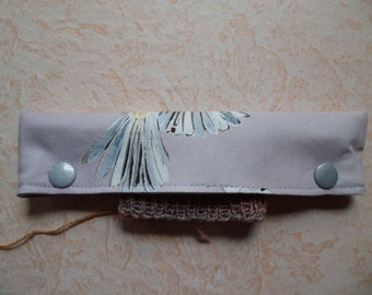 Needle safe, Needle Safe, Needle Play Garage, Needle Play Safe, Needle Bag for 15 cm Long Needles, Delicate Pink with Silver Gloss