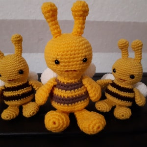 Crochet instructions small bee