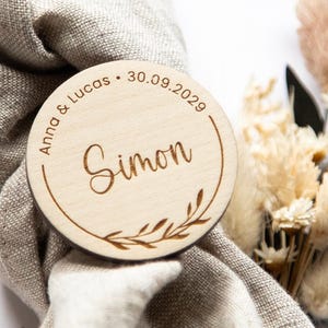 Houten naamplaatje en plaatskaart, gepersonaliseerd gastencadeau, huwelijksdecoratie