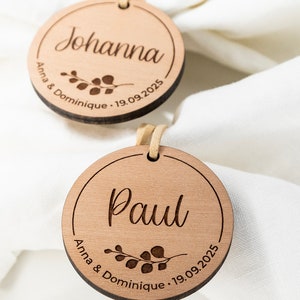 Gepersonaliseerde houten trouwplaatskaartjes, gastencadeaus en naamkaartjes