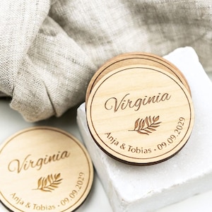 Gastgeschenke Hochzeit, Holzmagnet mit Gästenamen, personalisierte Platzkarte aus Holz