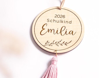 Schulkind 2026, Anhänger für Schultüte aus Holz, Geschenk zur Einschulung
