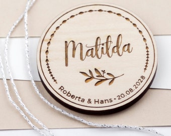 Magnet with guest names, personalized place card, wedding favors