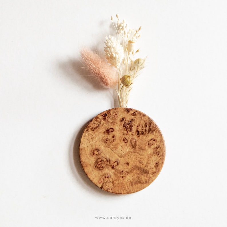 Holzvase mit Mini Trockenblumen kleines Geschenk Kühlschrankmagnet Natur+Rosa