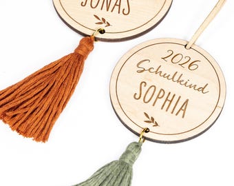 Scolaro 2026, ciondolo cono scolastico con targhetta identificativa, ciondolo in legno personalizzato