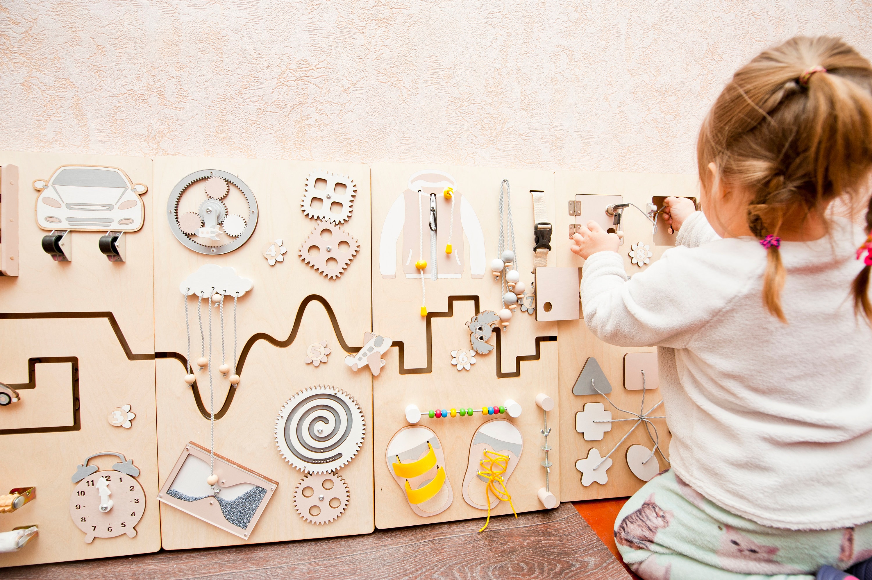 Wall Toys for Toddlers – on The Farm Wall Activity Play Panel - Busy Board Sensory Wall for Fine Motor Skills Hand-eye Coordination - Mounted Wall