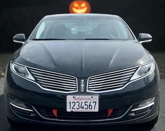 Halloween Car Fangs Removable Grill Decor: Spooky Vehicle Accessory Vampire Teeth for Auto Costume