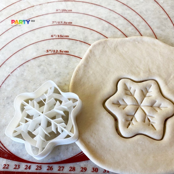 Snowflake Christmas Cookie Cutter Outline | Snow Ice Crystal Christmas Cutters | DIY Merry Christmas Party Snacks Cookie Cutter Il_570xn