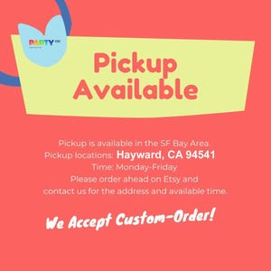 Op de afbeelding: Een afbeelding met de tekst "Pickup Available" in het rood op een gele achtergrond, tegen een koraalrode achtergrond. De afbeelding bevat ook de tekst "We Accept Custom-Order!"