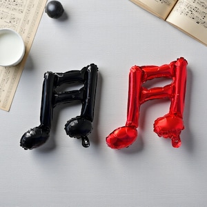 Globo con forma de nota musical: Decoración musical para fiestas, ideal para bandas de jazz y eventos de baile.