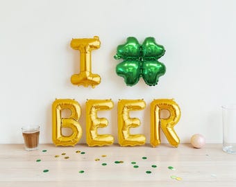 Banner de globos para el Día de San Patricio: Decoración para fiesta de trébol con cerveza