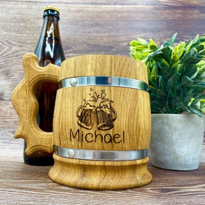 Rustikaler Bierkrug aus Eichenholz mit Edelstahleinsatz 0,5 Liter Holzkrug mit Gravur Bild 3