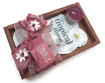Small wellness gift on a wooden tray - small souvenir