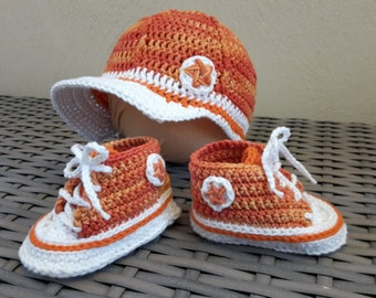 Crocheted baby sneakers with baseball cap - birth gift