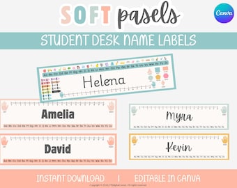 Puede incluir: Etiquetas de nombre de escritorio para estudiantes en colores pastel suaves. Las etiquetas presentan nombres como Helena, Amelia, David, Myra y Kevin. Cada etiqueta incluye una línea de alfabeto e ilustraciones de manos. El diseño es editable en Canva.