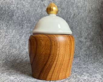 Wooden box loves porcelain lid "golden Moscow"