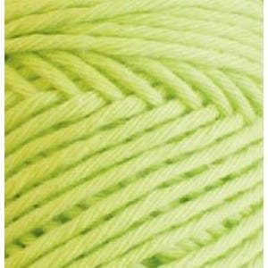 Könnte beinhalten: Nahaufnahme eines Knäuels leuchtend limettengrüner Wolle. Das Garn ist eng gewickelt und zeigt die einzelnen Stränge und die Textur des Materials. Die Farbe ist lebendig und gleichmäßig über das gesamte Knäuel.