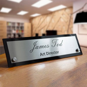 Tabletop Namensschild Schild Acryl & Edelstahl. Personalisiertes Geschäftsschild: Benutzerdefinierte Wandkunst für Bürotür, Silberne Plakette oder Gold