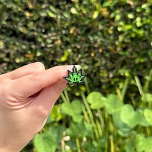 Pixel Pot Leaf Pin