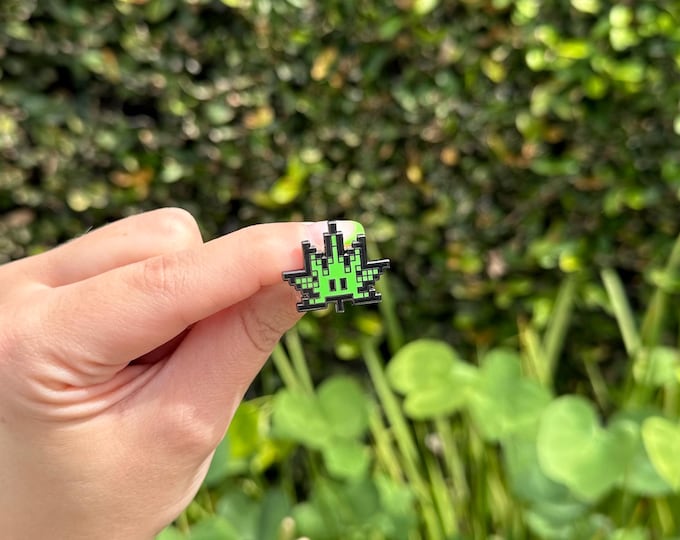 Pixel Pot Leaf Pin