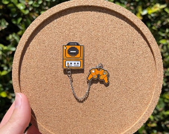 Gamecube Pin With Chain- Orange