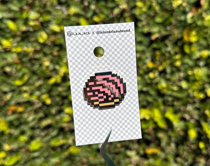 Concha Enamel Pin, pixelated, hard enamel, gold