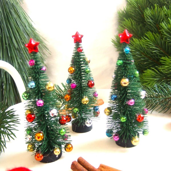 1 geschmückter Mini Weihnachtsbaum Tannenbaum Christbaum künstlich Wichteltür Zubehör Perlen