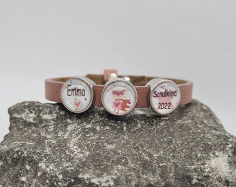 Lederarmband rosa mit kleiner Superheldin / Heldin personalisiert mit Name und Schulkind 2022