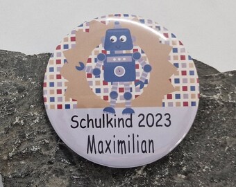 Personalisierter Button mit Name, Schulkind und Roboter für Jungen als Geschenk zur Einschulung ( Pin / Anstecknadel ) 59 mm