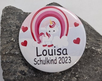 Personalisierter Button Schulkind mit Name und Einhorn Regenbogen für Mädchen ( Pin / Anstecknadel ) 59 mm groß