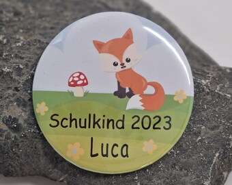 Personalisierter Button Fuchs mit Name und Schulkind als Geschenk zur Einschulung ( Pin / Anstecknadel ) 59 mm