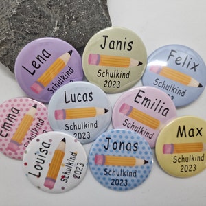 Button Schulkind 2024 mit Name personalisiert Farben zur Auswahl, 59mm groß Bild 2