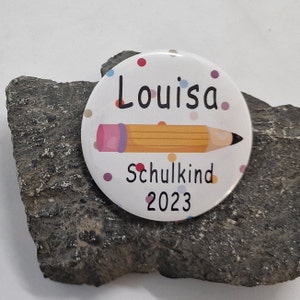 Button Schulkind 2024 mit Name personalisiert Farben zur Auswahl, 59mm groß Bild 4