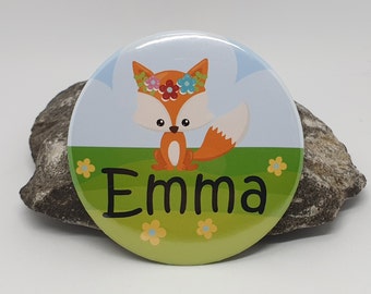 Personalisierter Button mit Namen oder Text individuell gestaltet und einem Fuchs für Mädchen als Geschenk ( Pin / Anstecknadel ) 59 mm groß