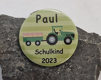 Button Traktor mit Name personalisiert für Schulkind 2024 zur Einschulung für Jungen ( Pin / Anstecknadel ) 59 mm