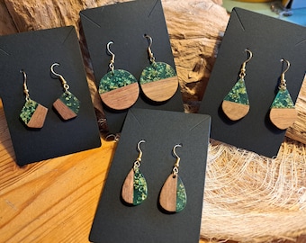 Earrings made of wood with resin in delicate green and gold