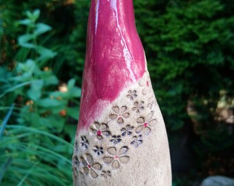 Handmade ceramic insect hotel/bed plug